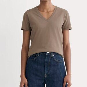 Everlane Slim V-Neck Tee in Essential Cotton - Large - Light Brown/Clay